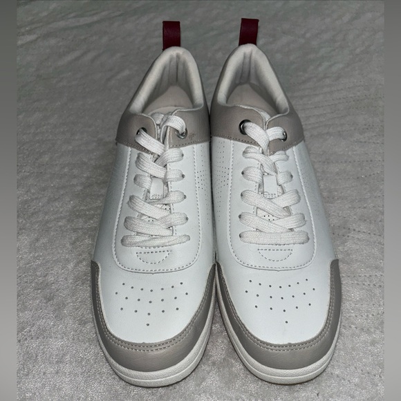 Universal Thread Shoes - Universal Thread Women’s Sneakers